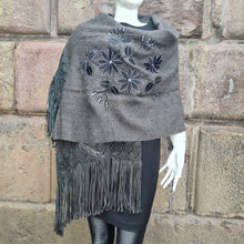 Load image into Gallery viewer, Grey Alpaca Shawl 03