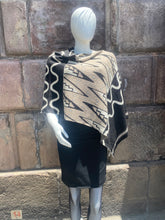 Load image into Gallery viewer, Alpaca Poncho (S5)