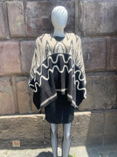 Load image into Gallery viewer, Alpaca Poncho (S5)