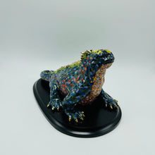 Load image into Gallery viewer, Land Iguana Sculpture 1