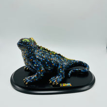 Load image into Gallery viewer, Land Iguana Sculpture 2