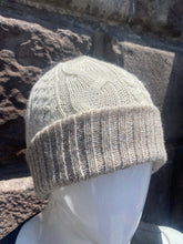 Load image into Gallery viewer, Alpaca Beanie (G7)
