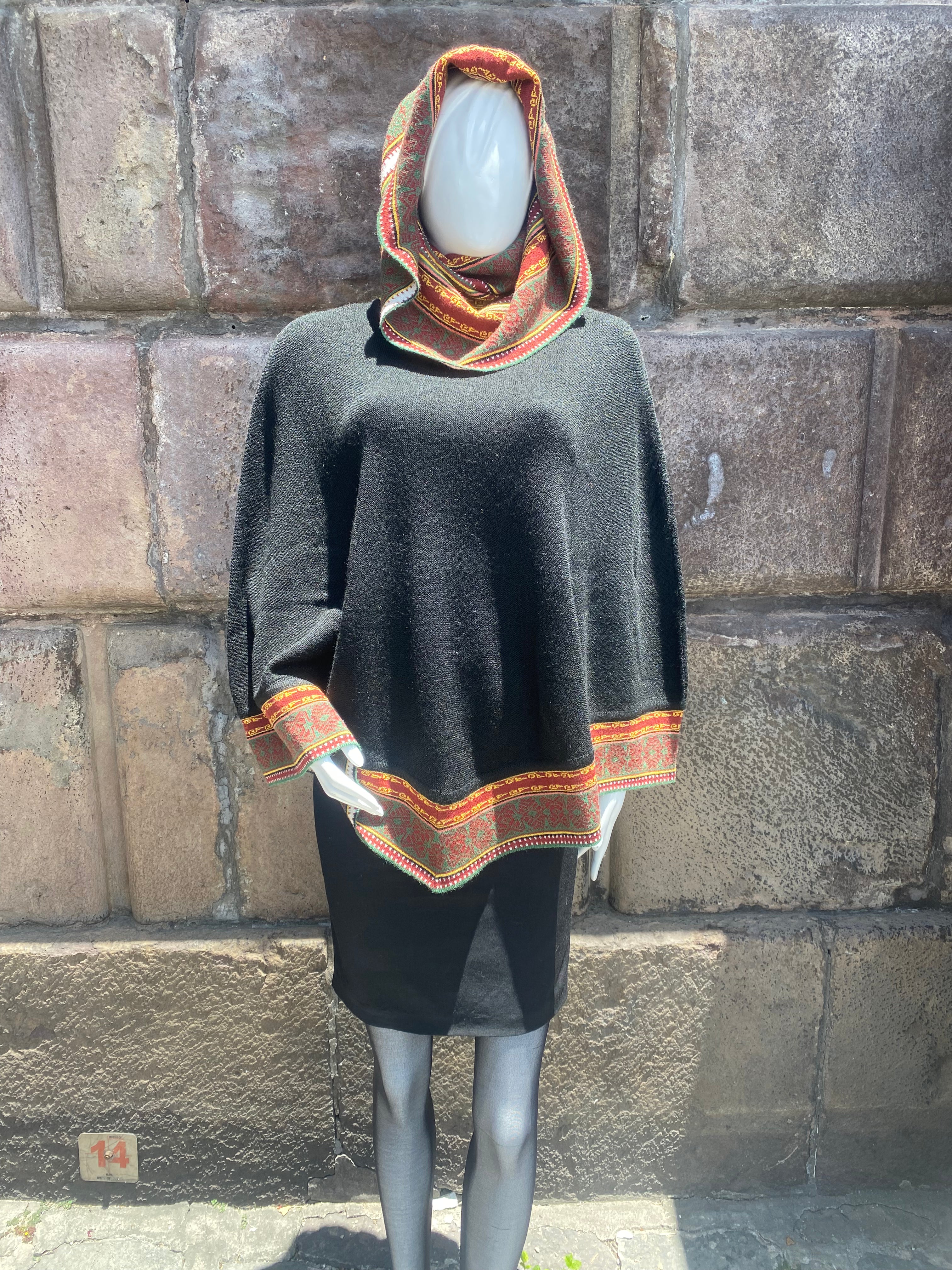 Alpaca Poncho (S4)