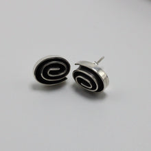 Load image into Gallery viewer, Small Spiral Silver Earring 6
